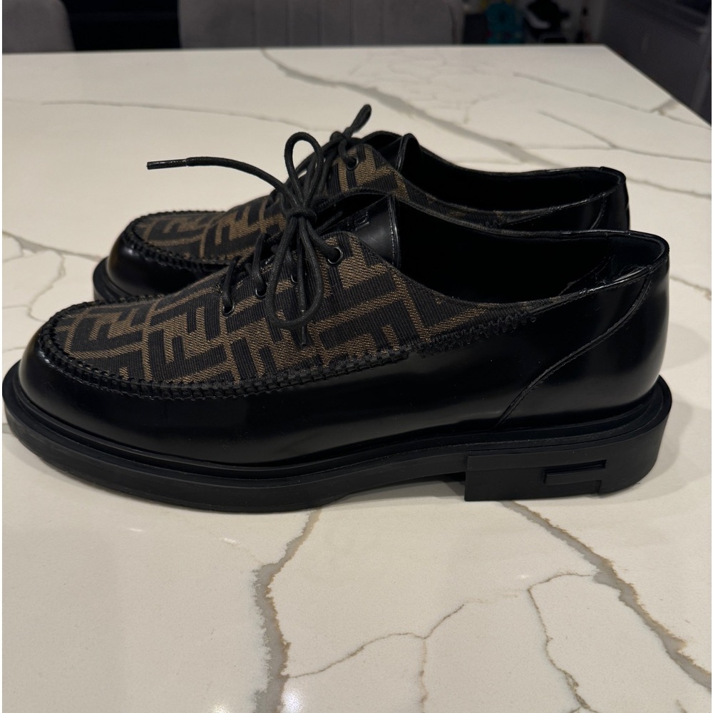 Men’s Fendi lace up shoes